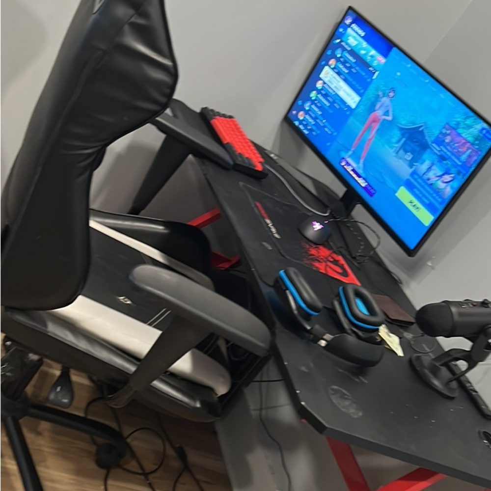 Pc - Picture 2 of 2
